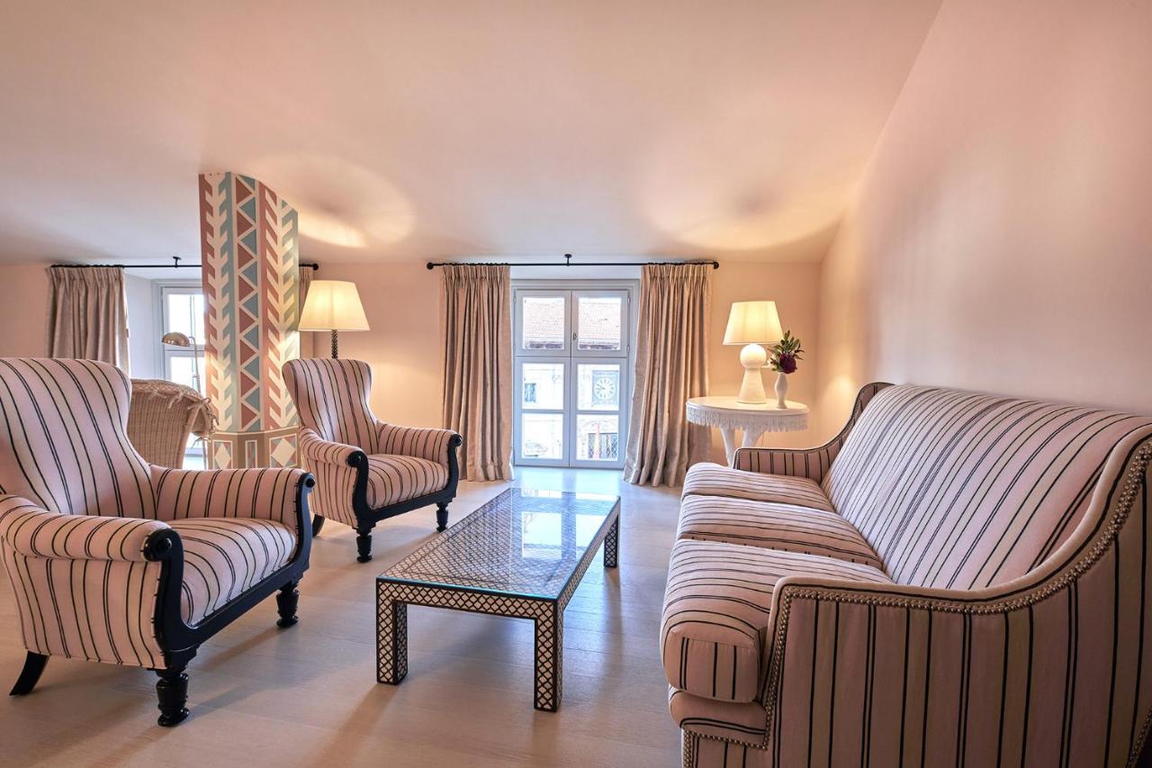 Romantic Penthouse Suite